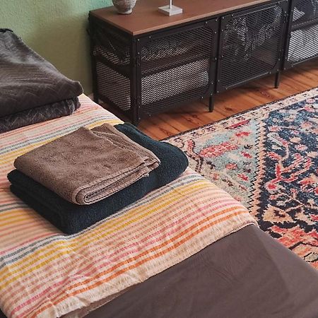 Stylish 2-Room Apartment With Balcony Next To East Side Gallery Berlín Exterior foto