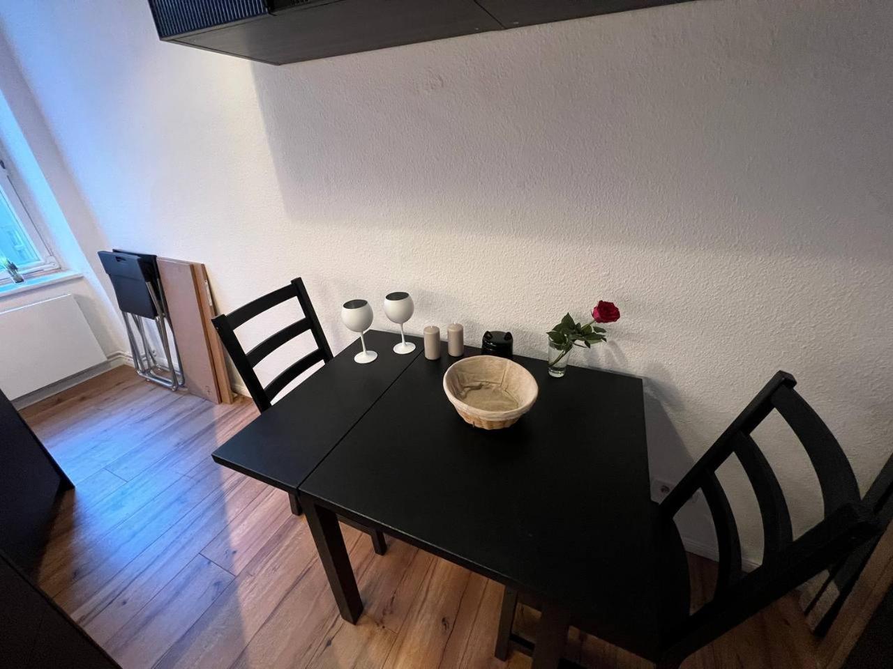 Stylish 2-Room Apartment With Balcony Next To East Side Gallery Berlín Exterior foto
