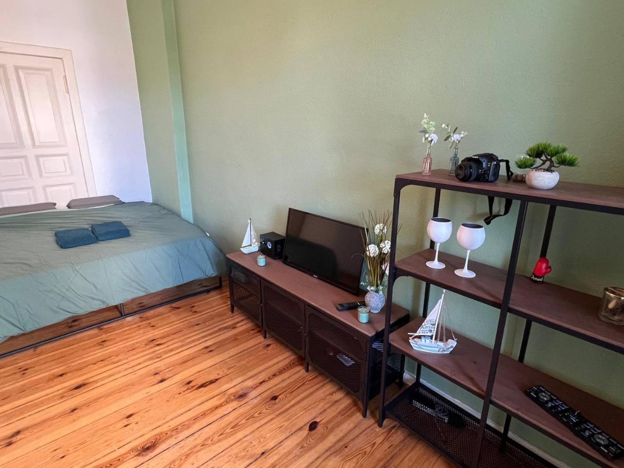 Stylish 2-Room Apartment With Balcony Next To East Side Gallery Berlín Exterior foto