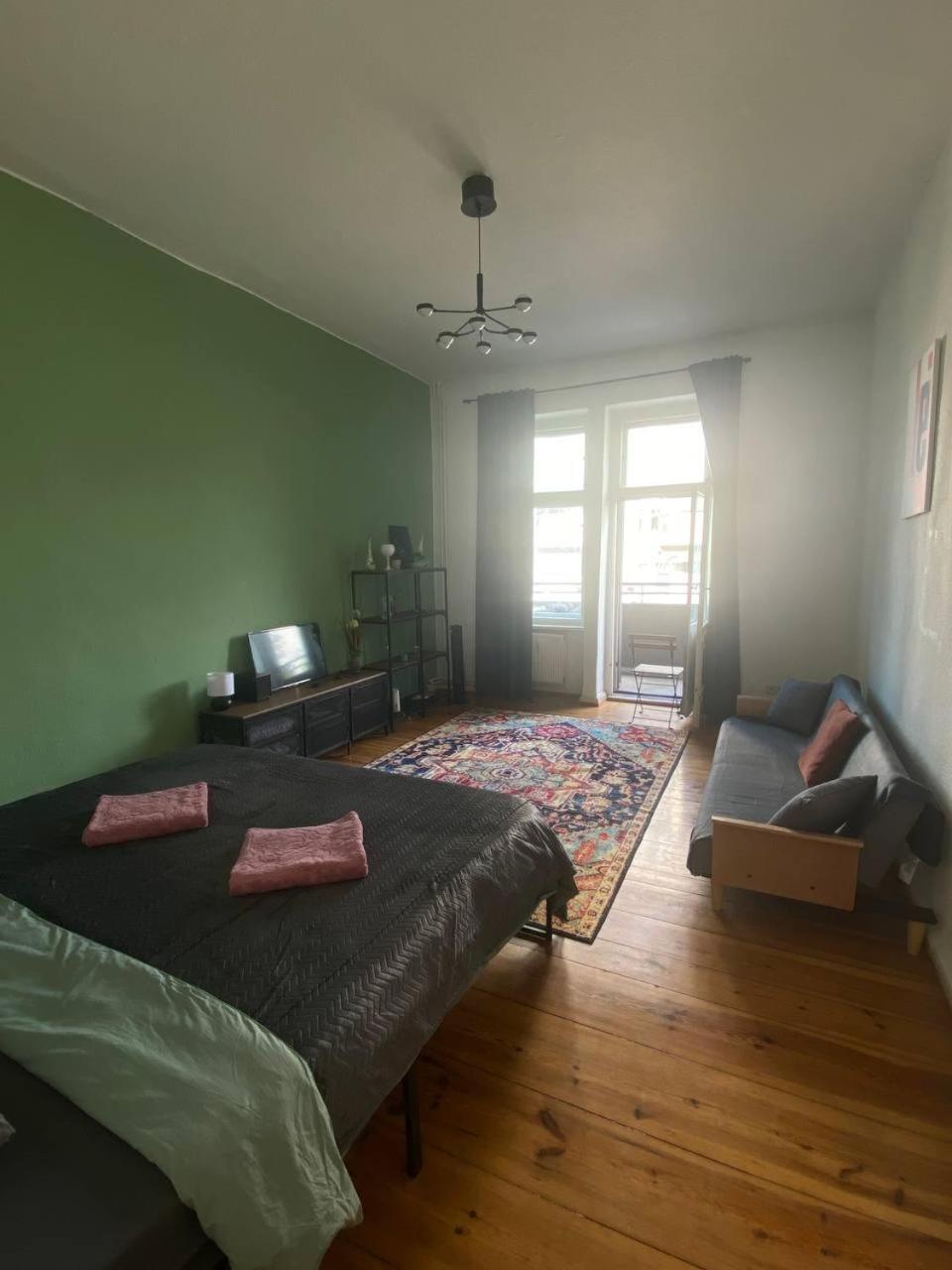 Stylish 2-Room Apartment With Balcony Next To East Side Gallery Berlín Exterior foto